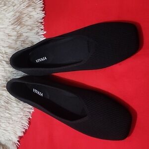 Vivaia Square-Toe V-Cut Flats (Margot 2.0)